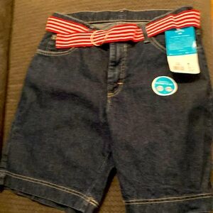 Ladies brand new jean shorts. Never worn size 8 medium